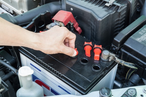 Welche Autobatterie kaufen? © gangnavigator/ Shutterstock