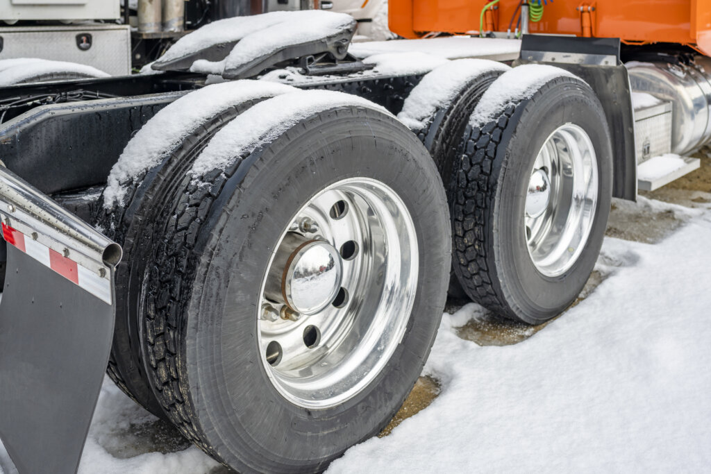 Lkw Reifen im Schnee